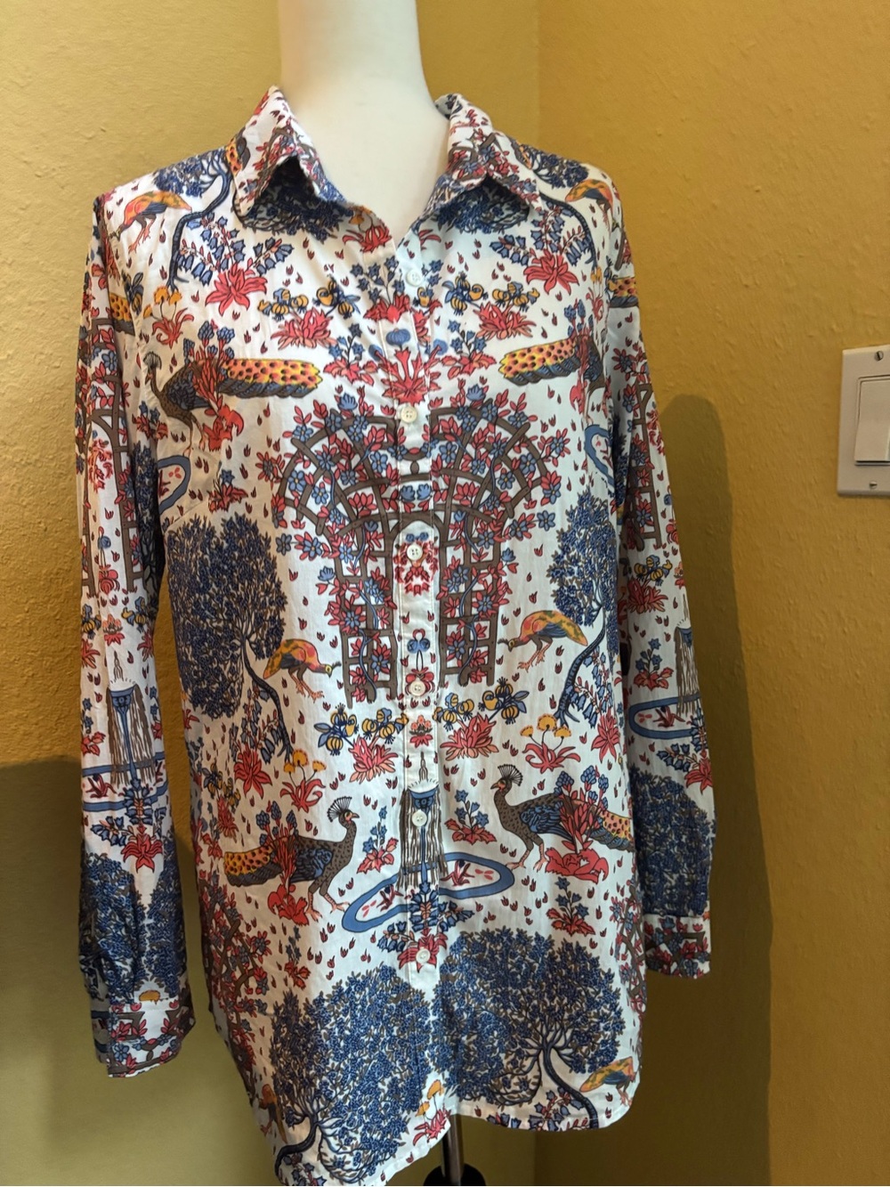 J McLaughlin 100% cotton peacock print button up top. Large
